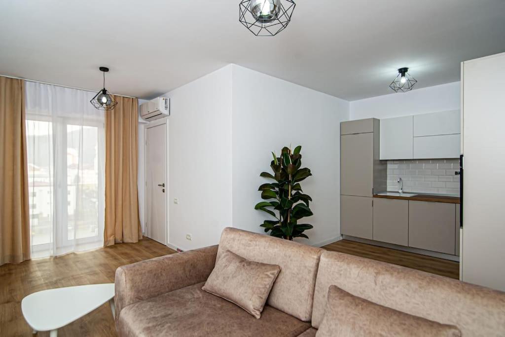 City Center Accommodation - 404 Resita Extérieur photo
